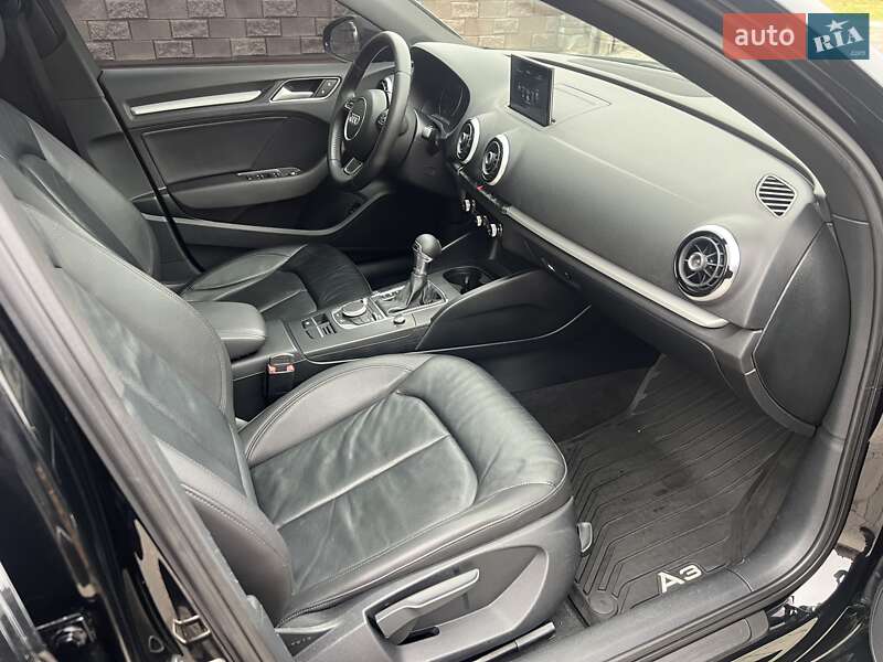Седан Audi A3 2015 в Рівному