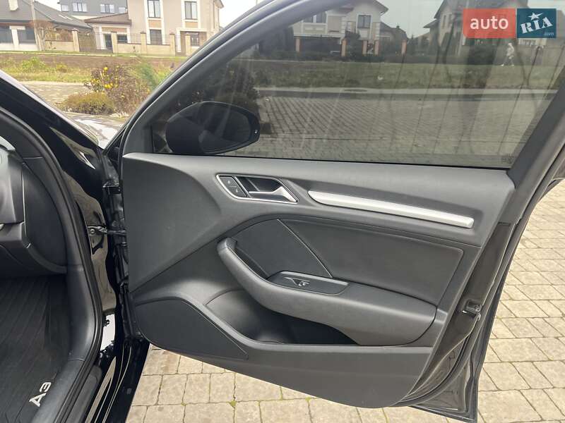 Седан Audi A3 2015 в Рівному