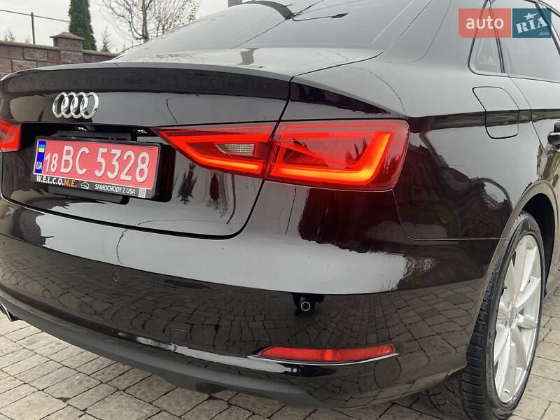 Седан Audi A3 2015 в Рівному