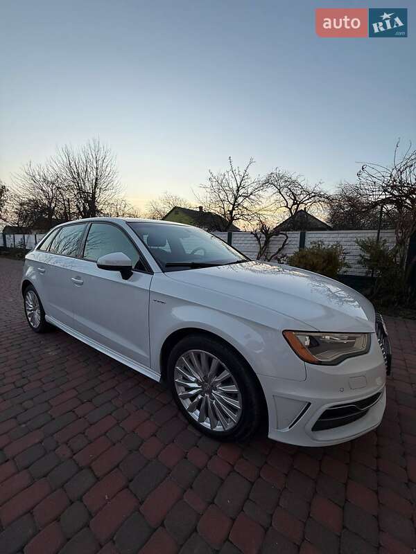 Хетчбек Audi A3 2016 в Ірпені