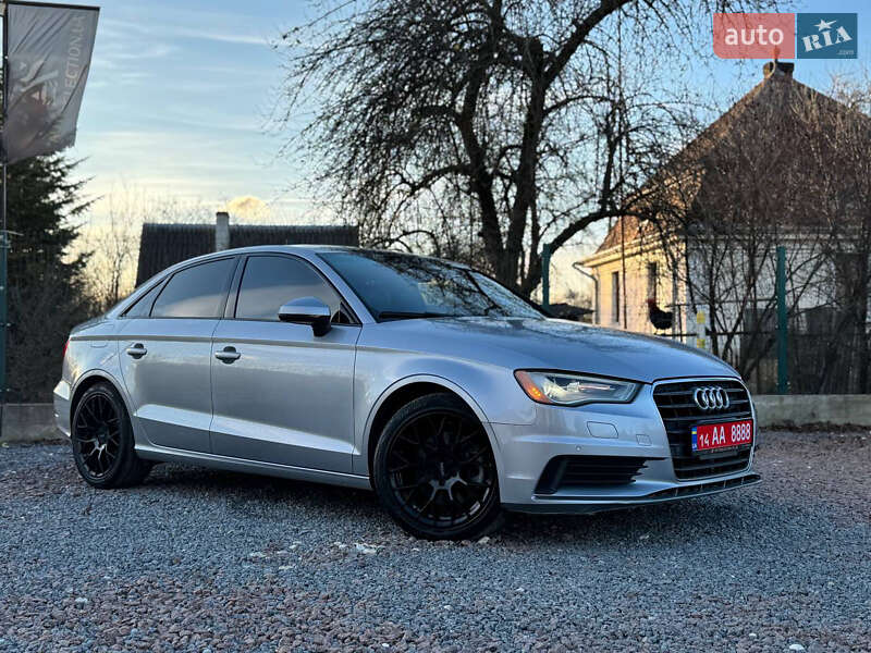 Седан Audi A3 2016 в Дрогобичі