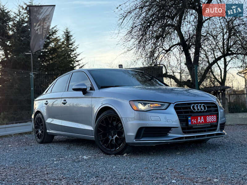 Седан Audi A3 2016 в Дрогобичі