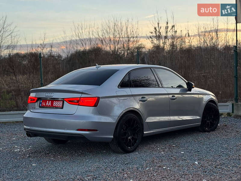 Седан Audi A3 2016 в Дрогобичі