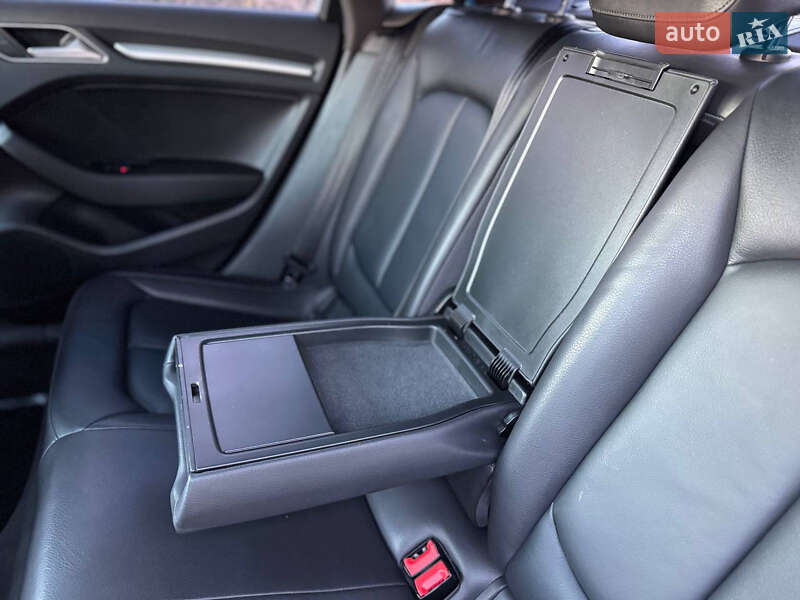 Седан Audi A3 2016 в Дрогобичі