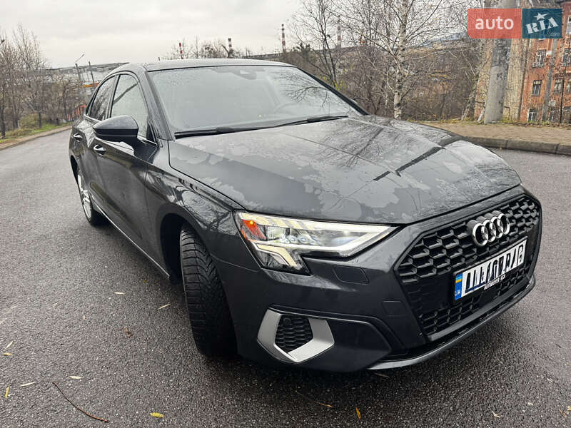 Седан Audi A3 2024 в Чернівцях