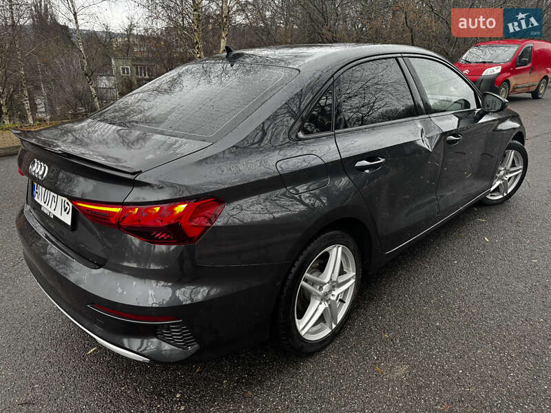 Седан Audi A3 2024 в Чернівцях