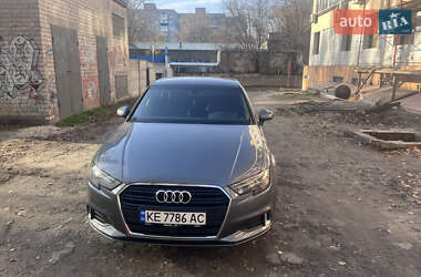 Седан Audi A3 2017 в Дніпрі