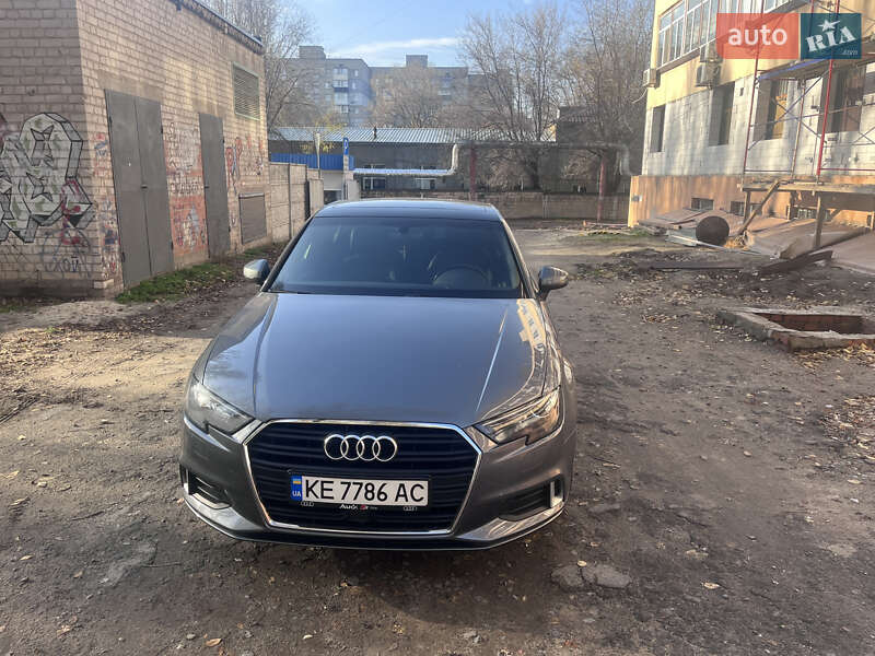 Седан Audi A3 2017 в Дніпрі фото Седан Audi A3 2017 в Дніпрі