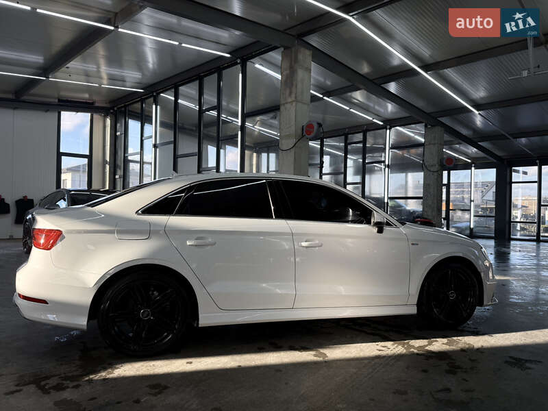 Седан Audi A3 2014 в Рівному