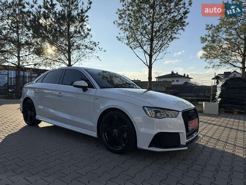 Седан Audi A3 2014 в Рівному