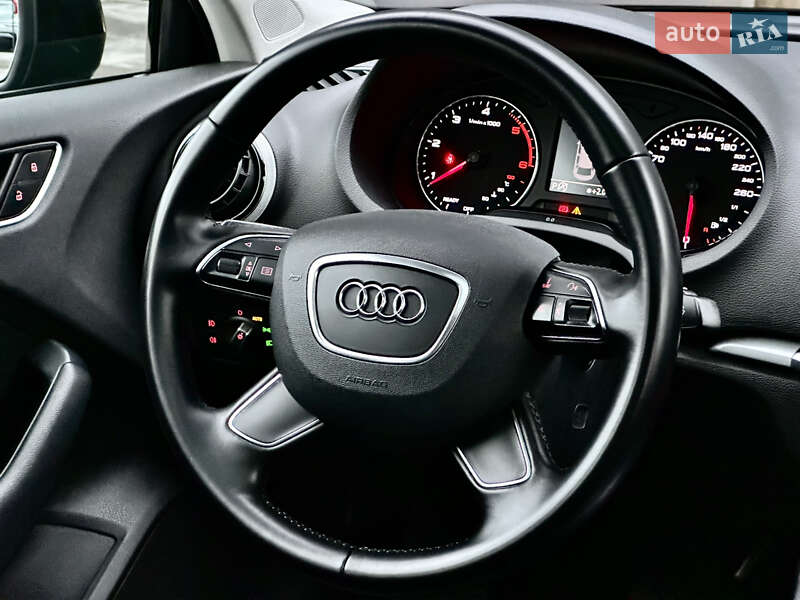 Седан Audi A3 2016 в Киеве