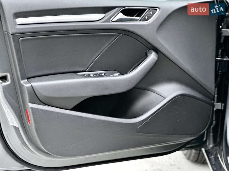 Седан Audi A3 2016 в Киеве