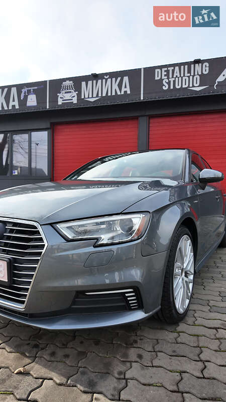 Хэтчбек Audi A3 2018 в Черновцах