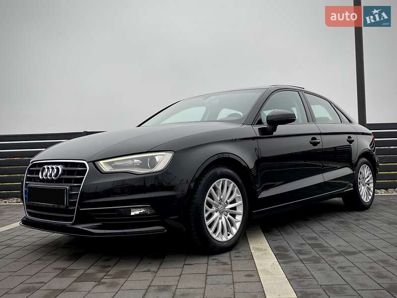 Седан Audi A3 2016 в Мукачево
