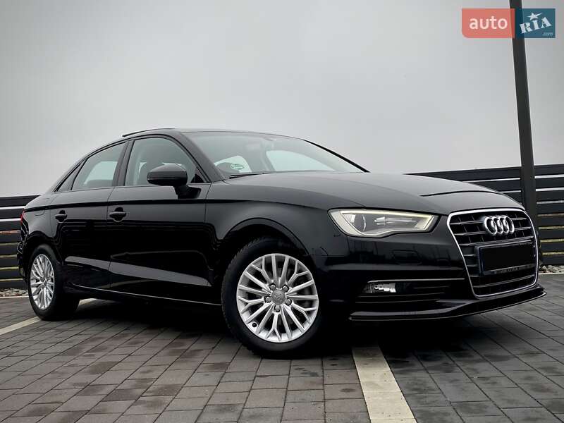 Седан Audi A3 2016 в Мукачево