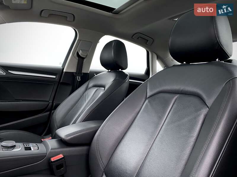 Седан Audi A3 2016 в Мукачево