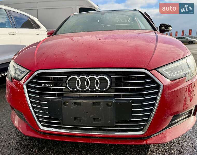 Хэтчбек Audi A3 2018 в Киеве