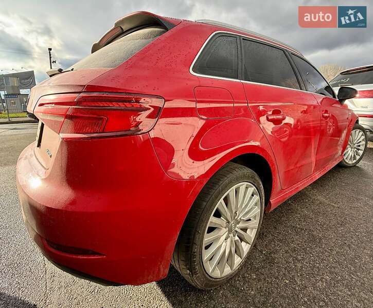 Хэтчбек Audi A3 2018 в Киеве