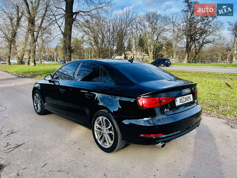 Седан Audi A3 2014 в Кропивницком