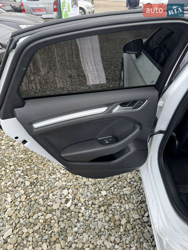 Седан Audi A3 2015 в Ивано-Франковске