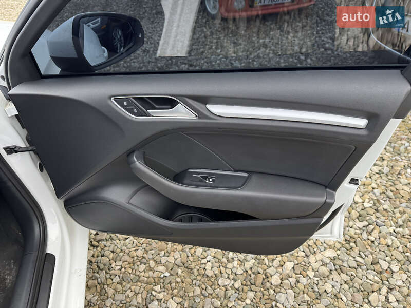 Седан Audi A3 2015 в Ивано-Франковске