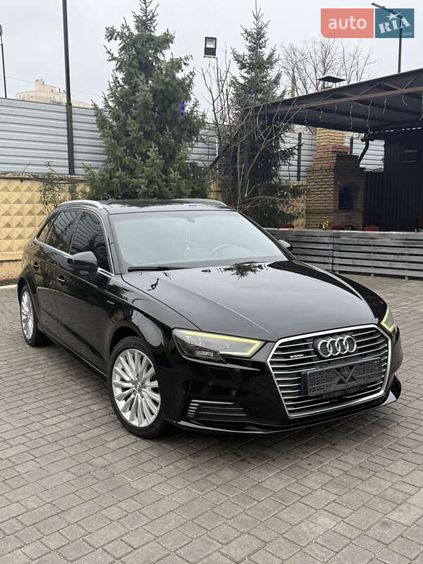 Хэтчбек Audi A3 2017 в Запорожье