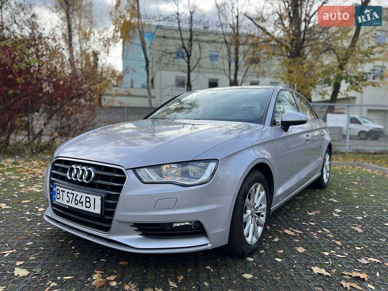 Седан Audi A3 2014 в Шумську