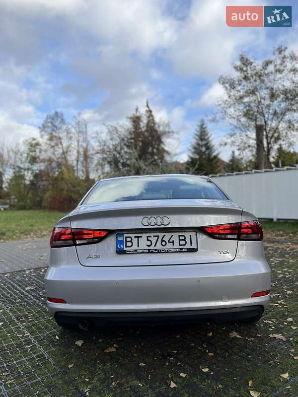 Седан Audi A3 2014 в Шумську