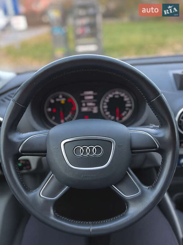 Седан Audi A3 2014 в Шумську