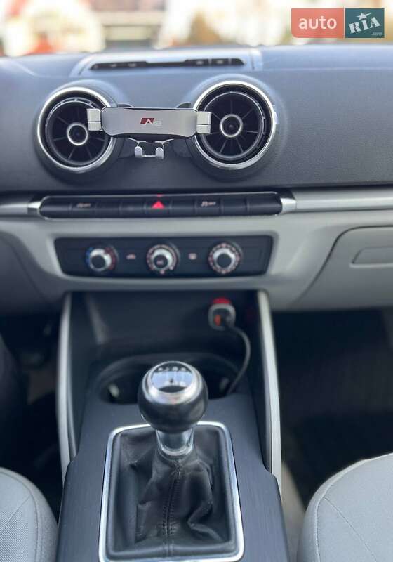 Седан Audi A3 2014 в Шумську