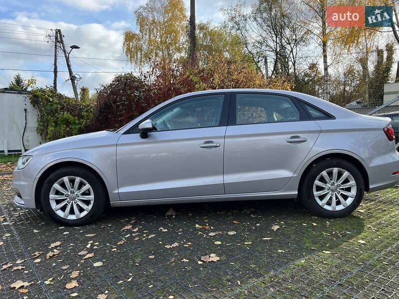 Седан Audi A3 2014 в Шумську
