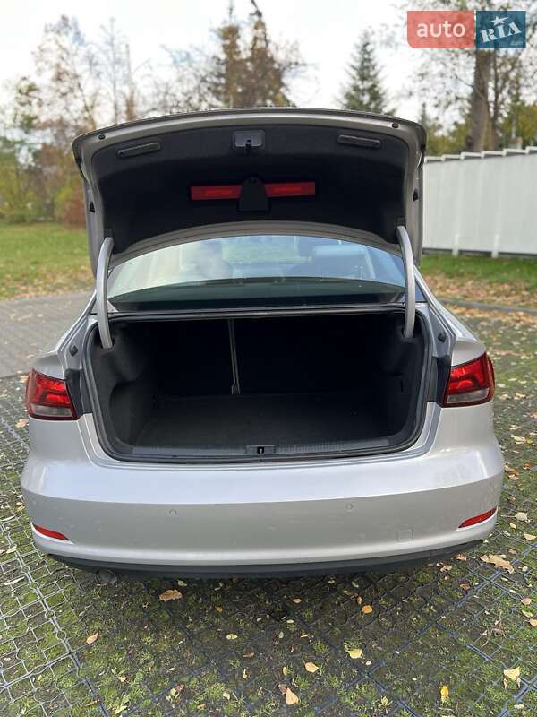 Седан Audi A3 2014 в Шумську