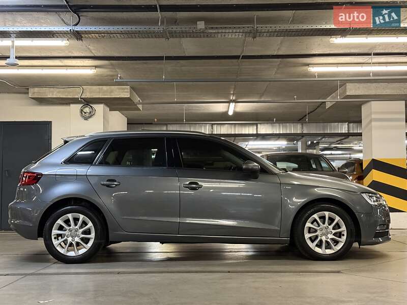 Хэтчбек Audi A3 2016 в Киеве
