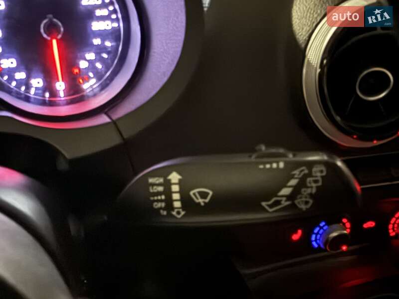 Хэтчбек Audi A3 2016 в Киеве