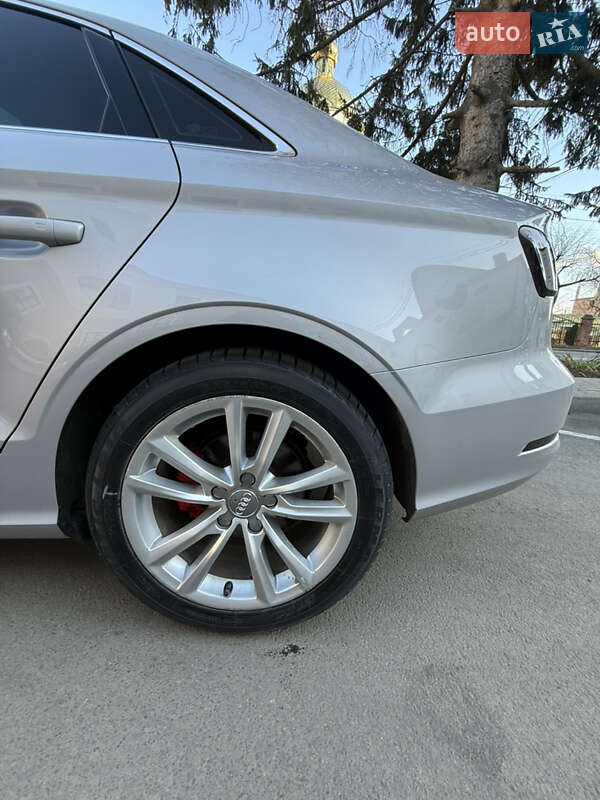 Седан Audi A3 2013 в Ивано-Франковске