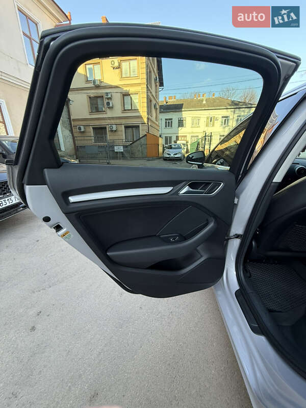 Седан Audi A3 2013 в Ивано-Франковске