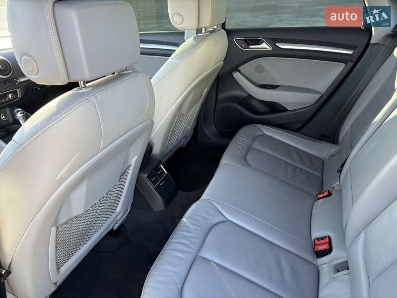 Седан Audi A3 2016 в Коростене