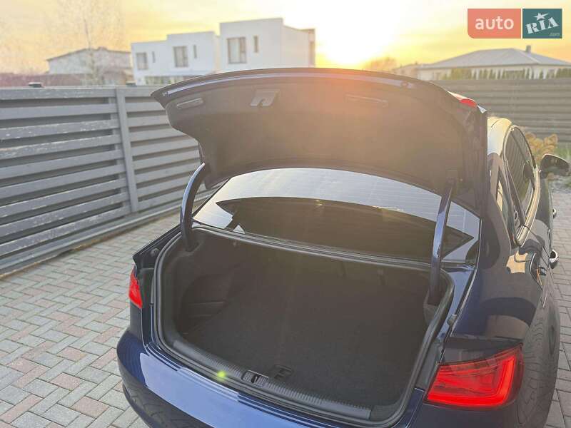 Седан Audi A3 2015 в Ровно