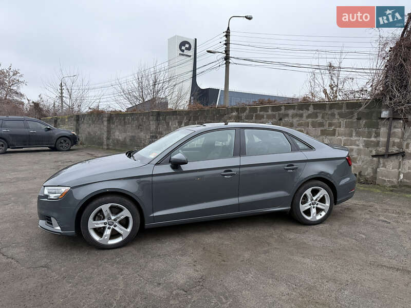 Седан Audi A3 2017 в Киеве