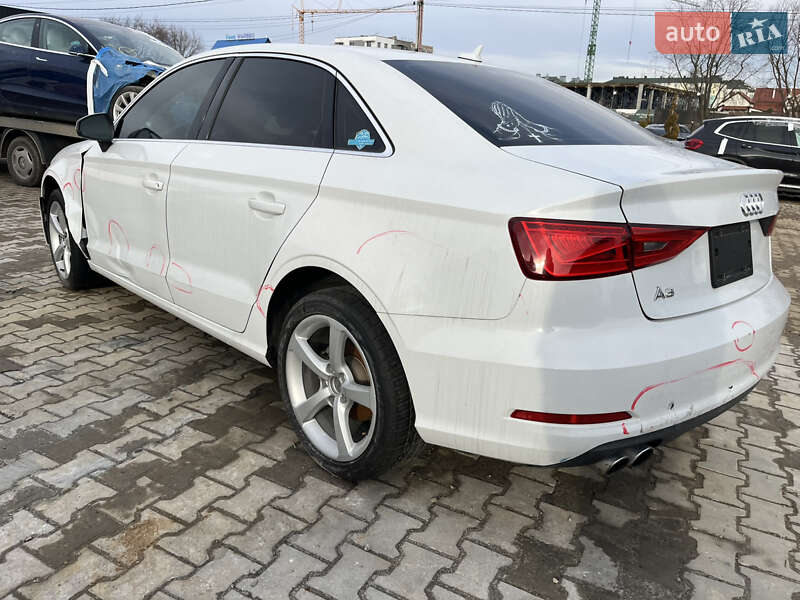 Седан Audi A3 2015 в Львове