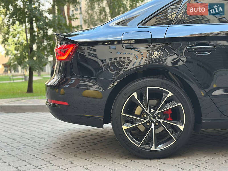 Седан Audi A3 2015 в Киеве