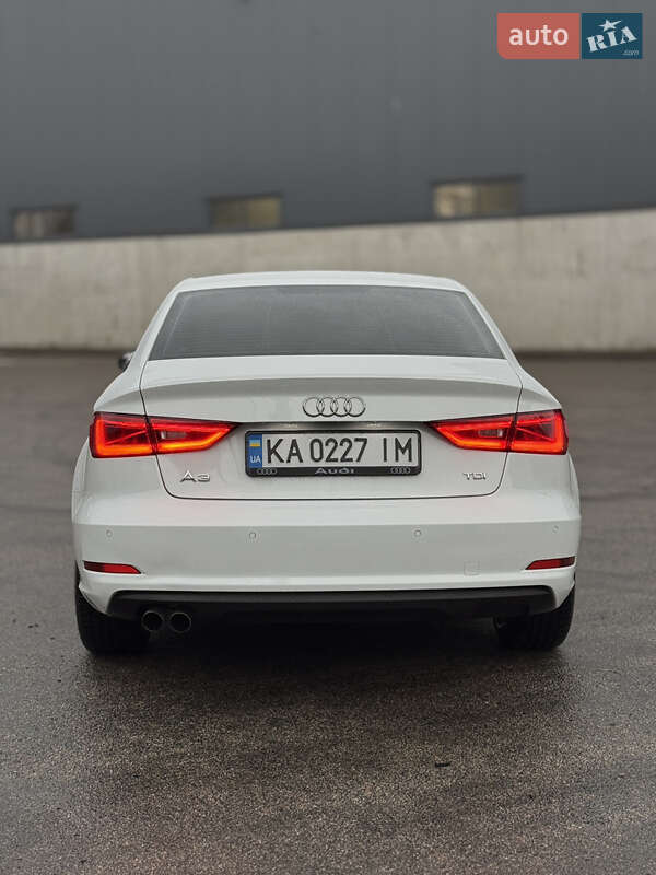 Седан Audi A3 2016 в Киеве