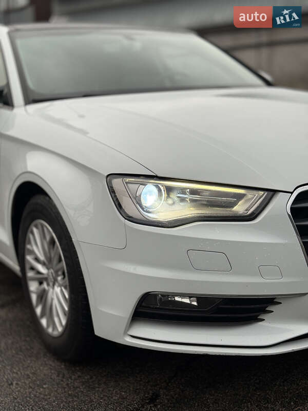 Седан Audi A3 2016 в Киеве