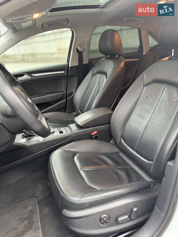 Седан Audi A3 2016 в Киеве