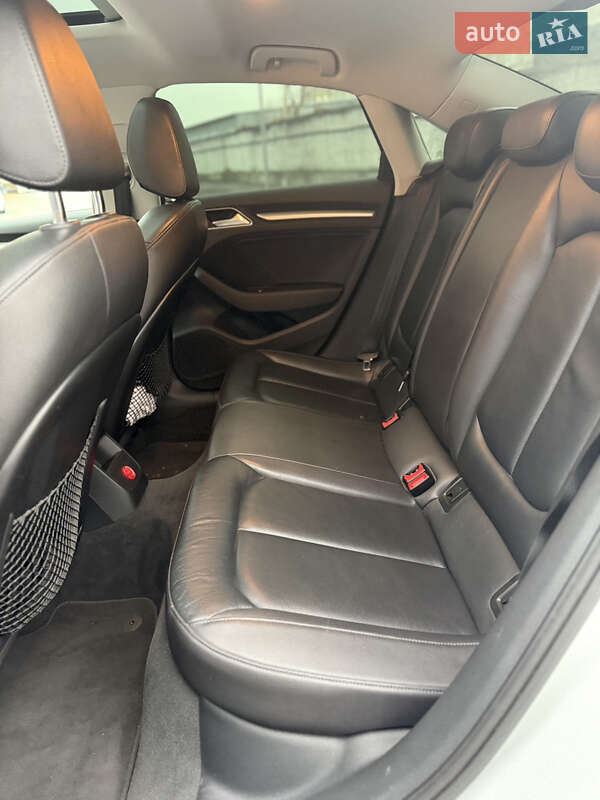 Седан Audi A3 2016 в Киеве