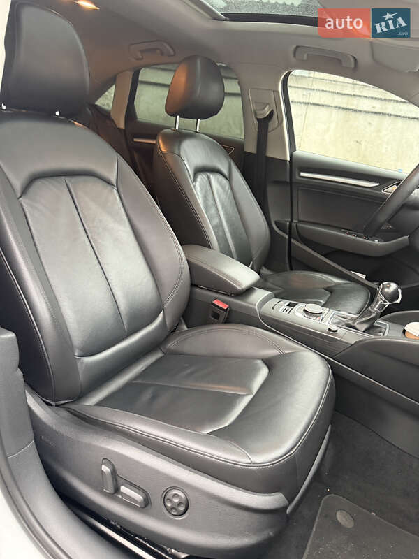 Седан Audi A3 2016 в Киеве