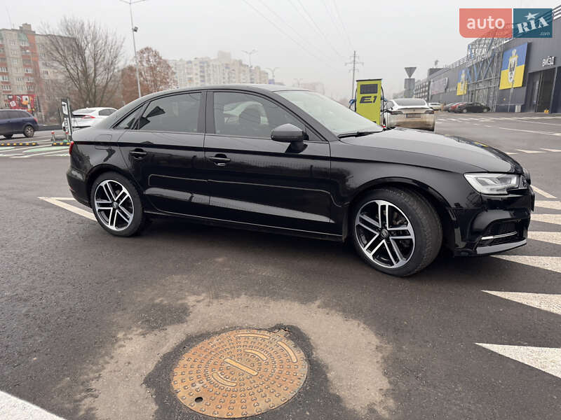 Седан Audi A3 2016 в Чернигове