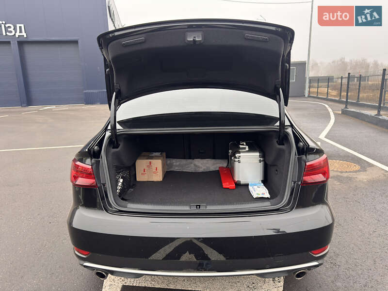 Седан Audi A3 2016 в Чернигове