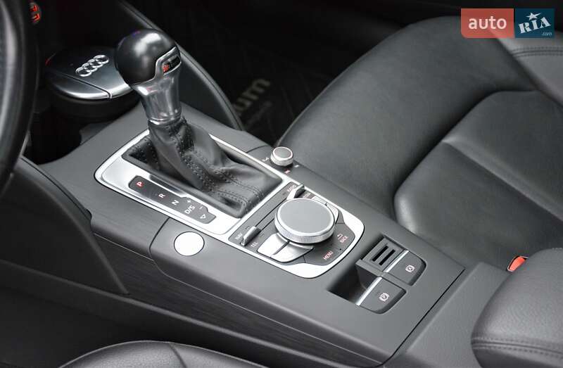 Седан Audi A3 2016 в Киеве