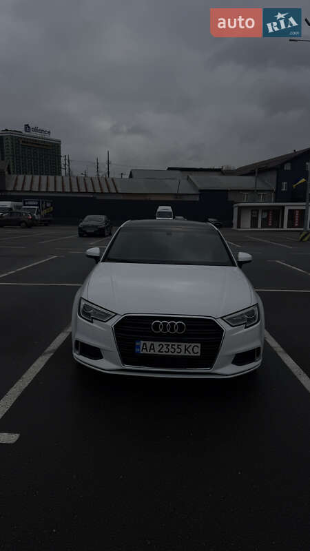 Седан Audi A3 2018 в Киеве
